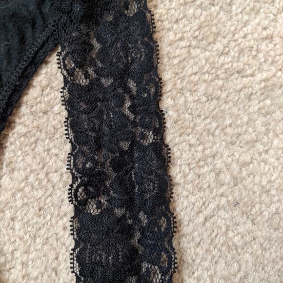 Black lace thong - Picture 4 of 4